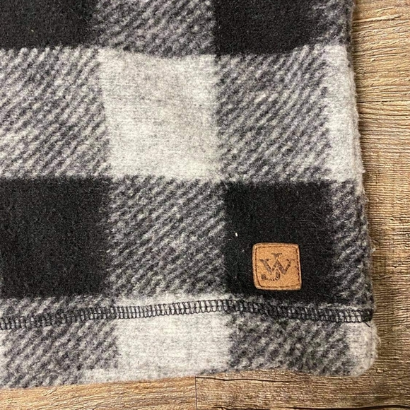 John Wayne Timeless Classic Est 1907 Pullover - Picture 3 of 6